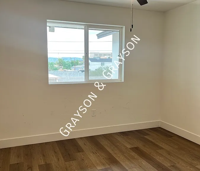 410 W Hadley St — Photo 11