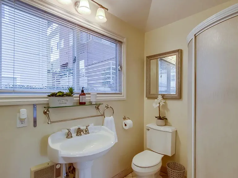 2921 Upshur St — Photo 20