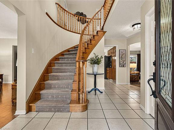 4th image of 520 Woodview Rd