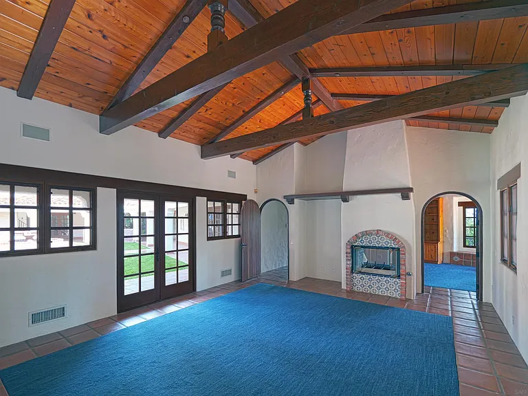 5443 Calzada Del Bosque — Photo 24