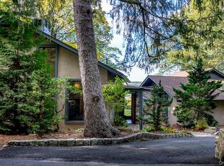 62 Circuit Rd, Tuxedo Park, NY 10987