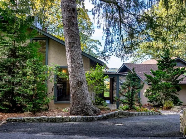 62 Circuit Road, Tuxedo Park, NY 10987