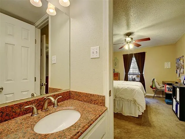 2401 Leon St #106 — Photo 12