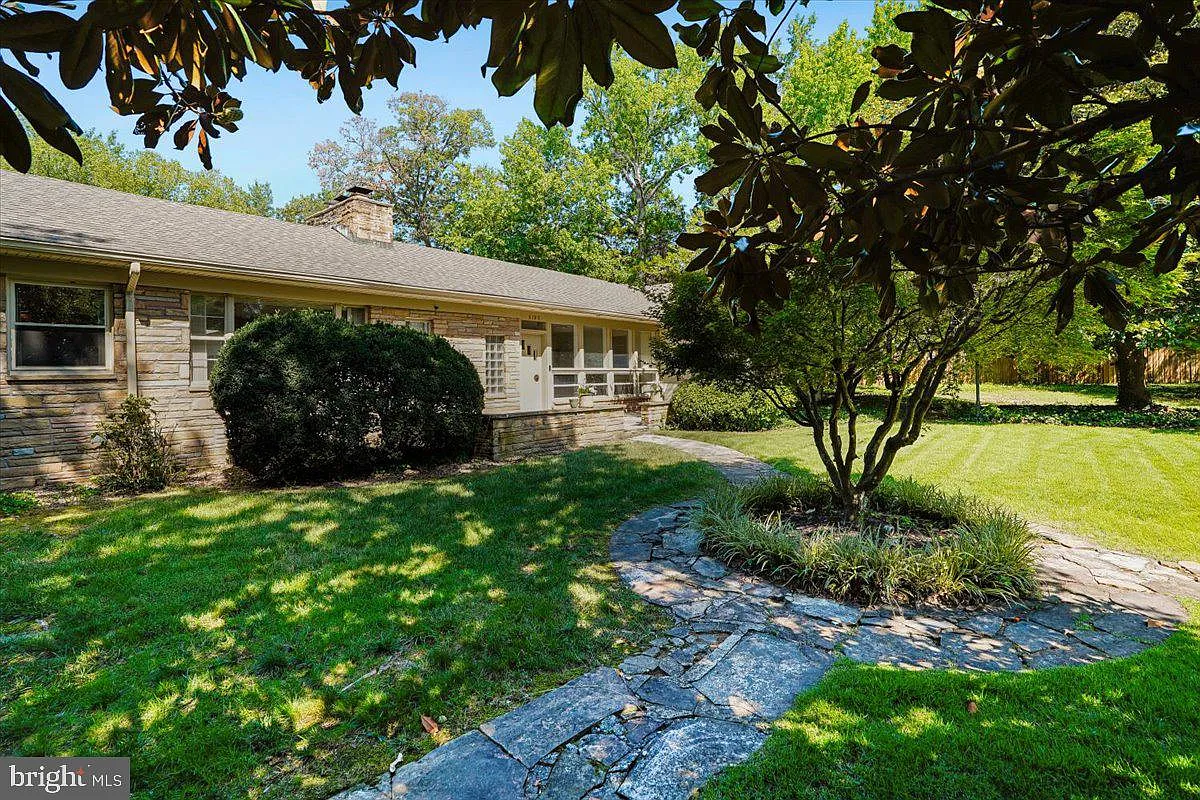 4 bed, 4.5 bath, 3051 sqft, $6,500 — Photo 1