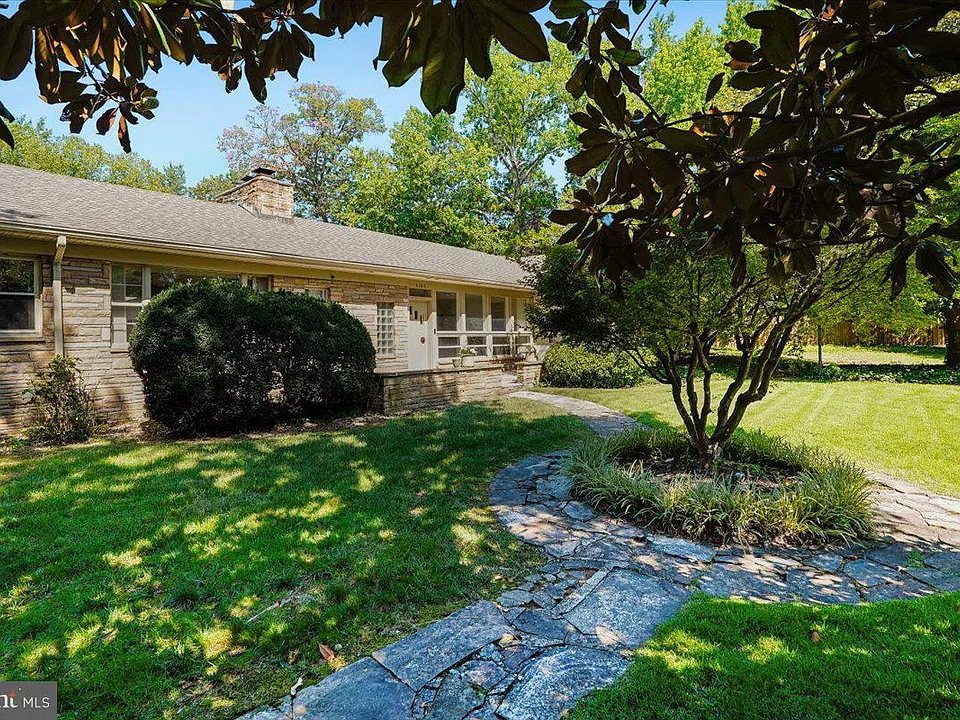 8106 W Boulevard Dr