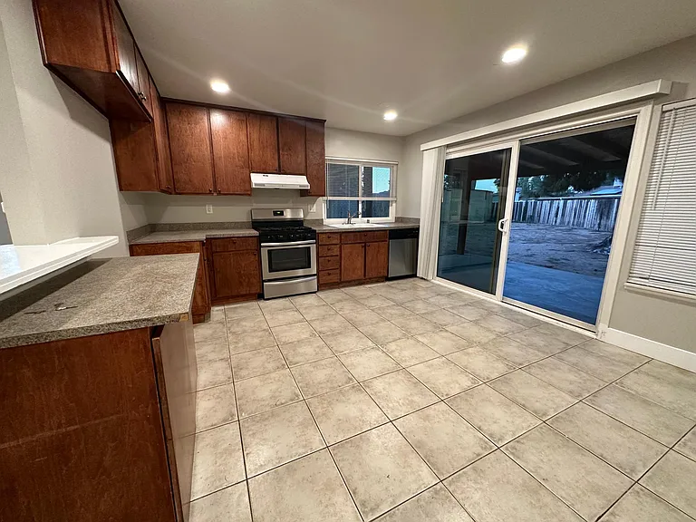 3723 Balmont St — Photo 8