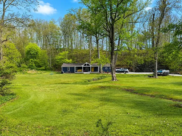 13166 Blymire Hollow Rd, Stewartstown, PA 17363
