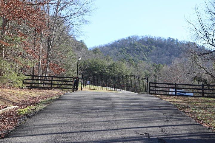 2nd image of 110 Creek Rd