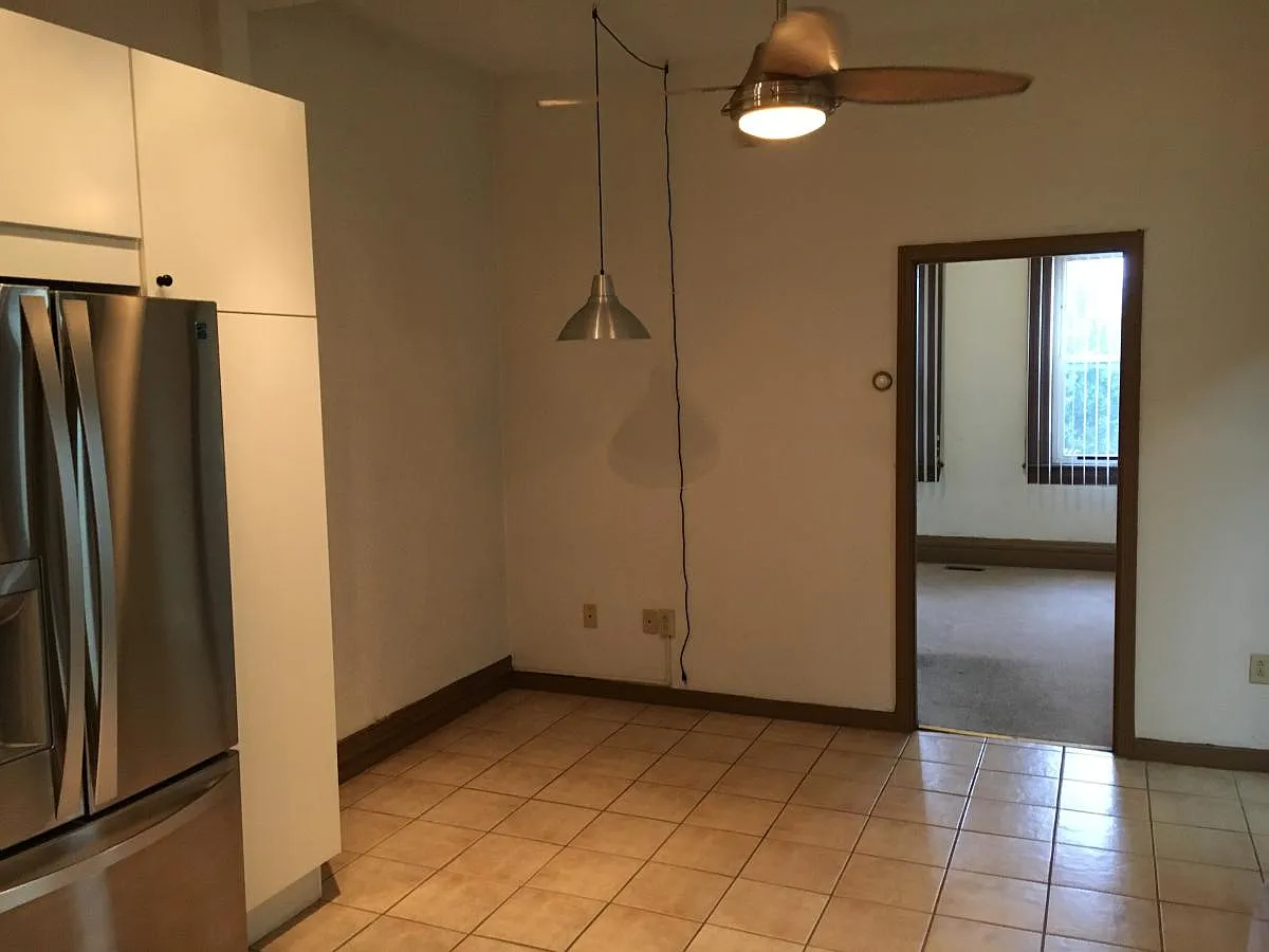 2910 E Carson St — Photo 3