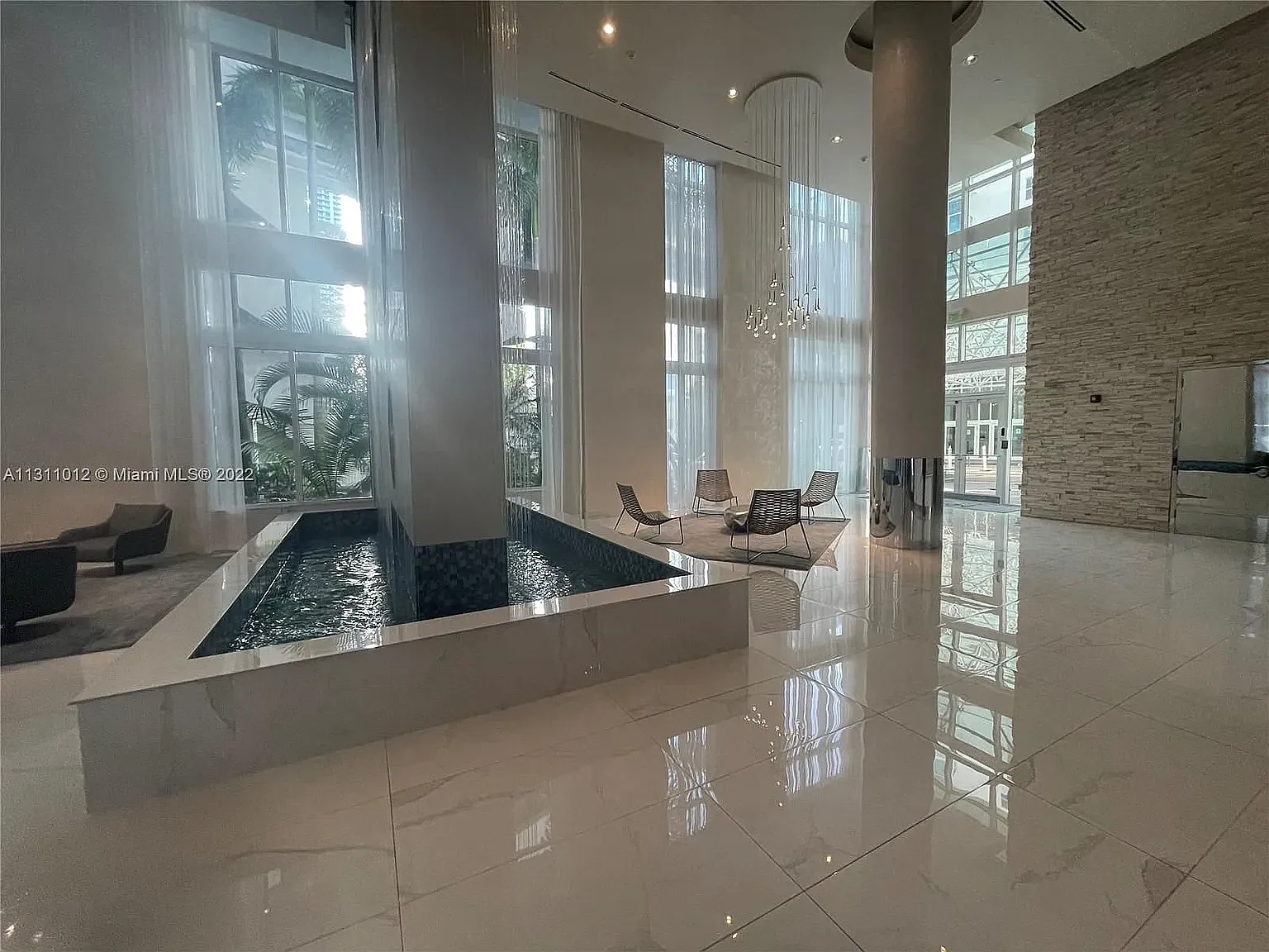1 bed, 1.5 bath, 987 sqft, $2,700 — Photo 2