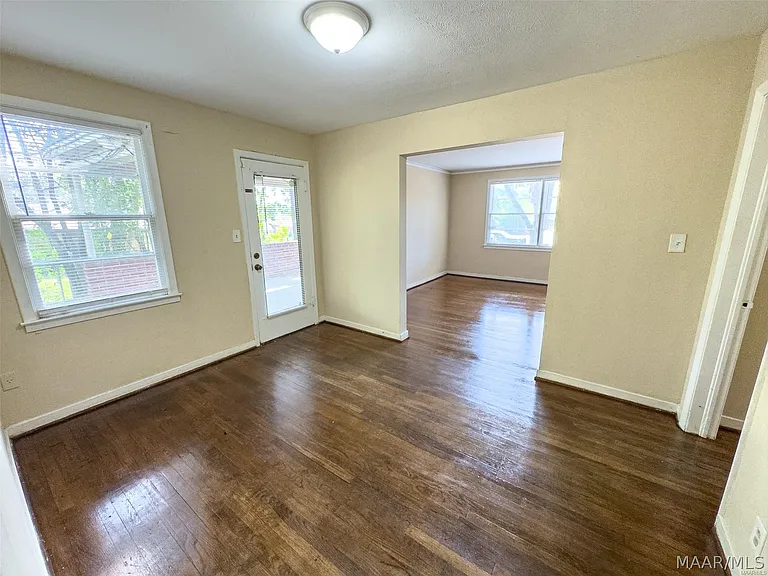 815 Perry Hill Rd — Photo 5