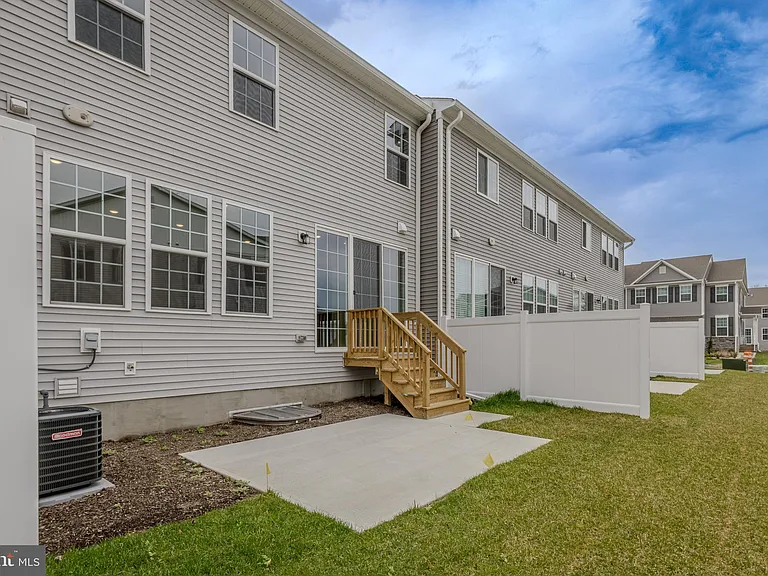 213 Harley Ln — Photo 35