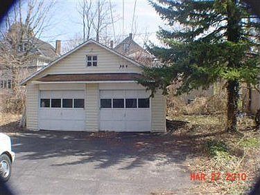 2nd image of 1483 Crest Rd