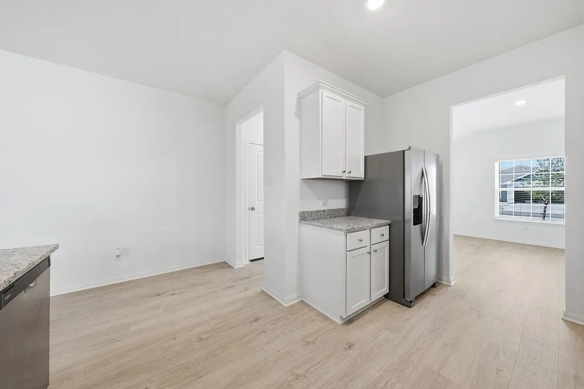 3 bed, 2.0 bath, 1530 sqft, $2,390 — Photo 3