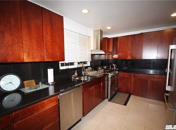 3rd image of 5835 Bell Blvd