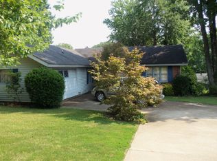 370 Forrest Hill Dr, Huntingdon, TN 38344