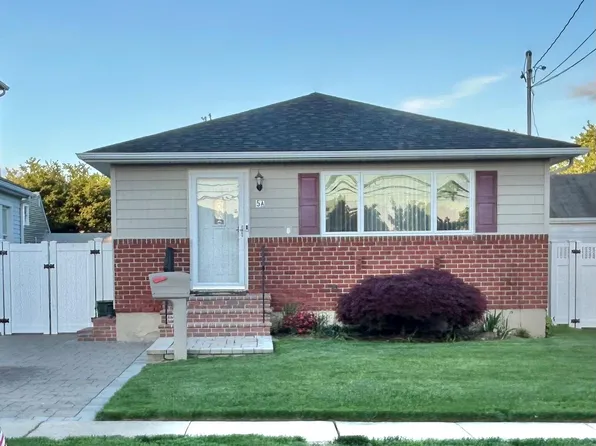 5A Moeller Street, Hicksville, NY 11801
