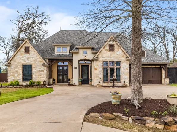 108 Woodland Dr, Aubrey, TX 76227