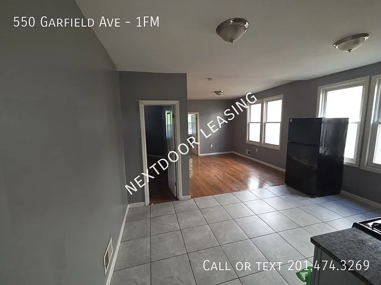 550 Garfield Ave #1FM — Photo 6