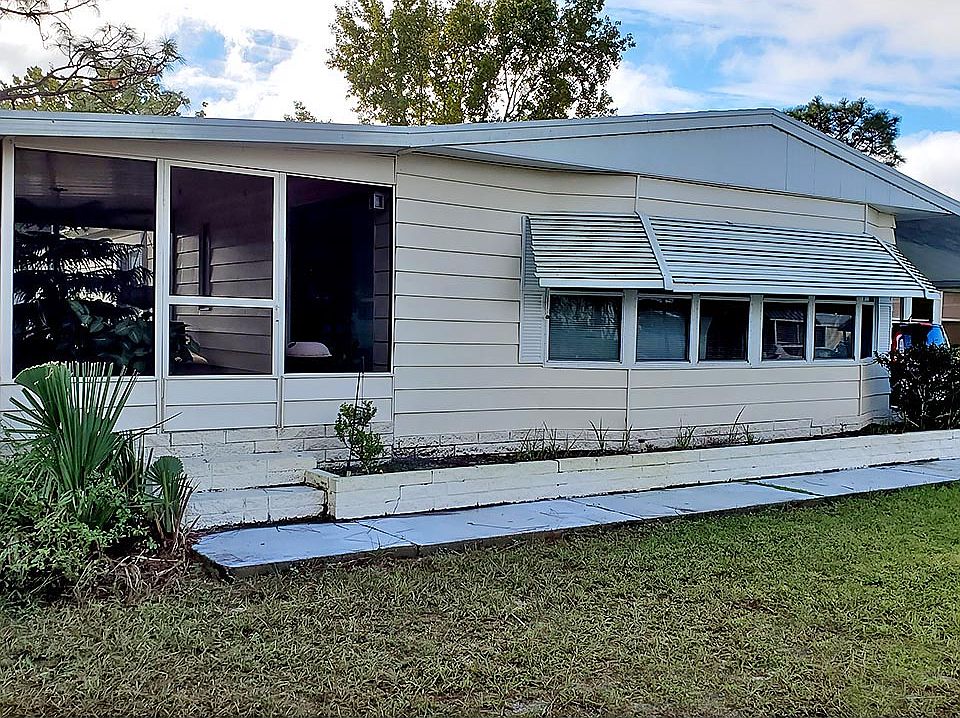 2nd image of 3940 Sabal Dr #223