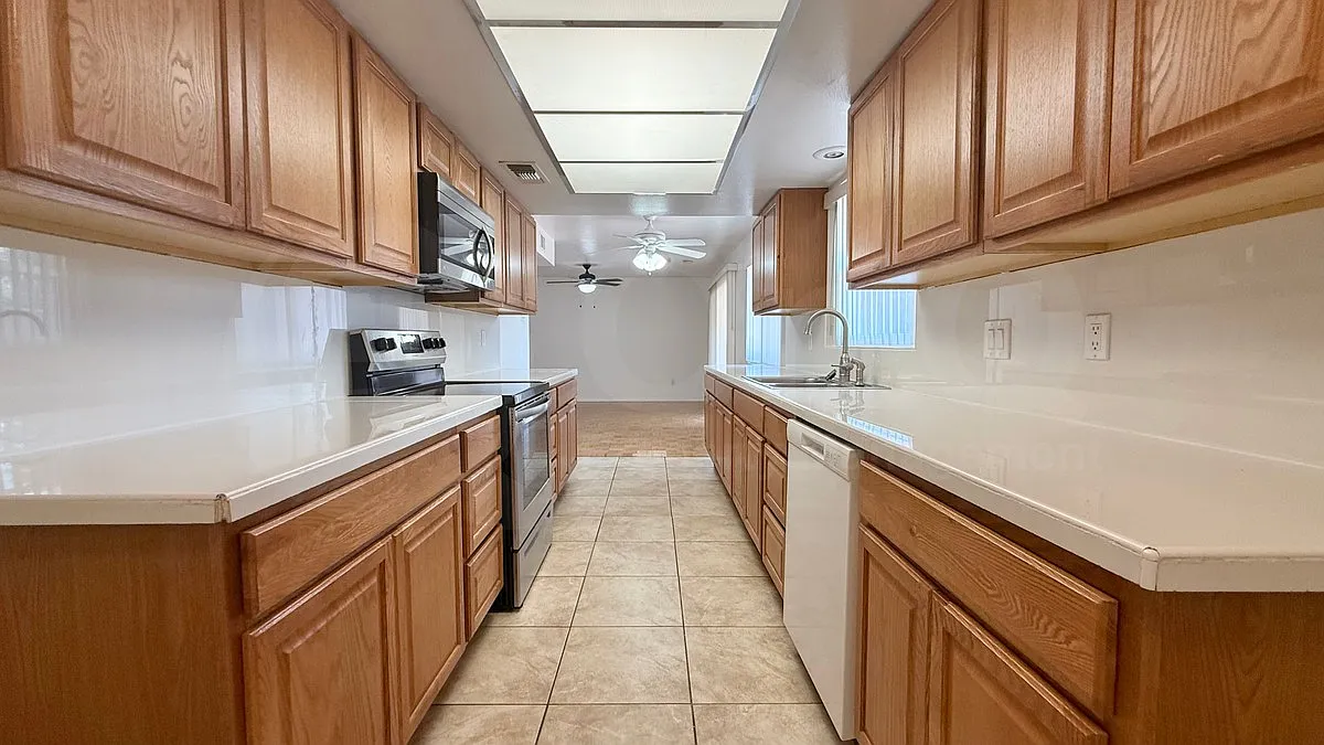 4 bed, 2.0 bath, 1956 sqft, $2,399 — Photo 3