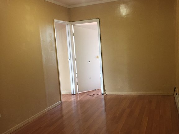 5th image of 21501 Jamaica Ave