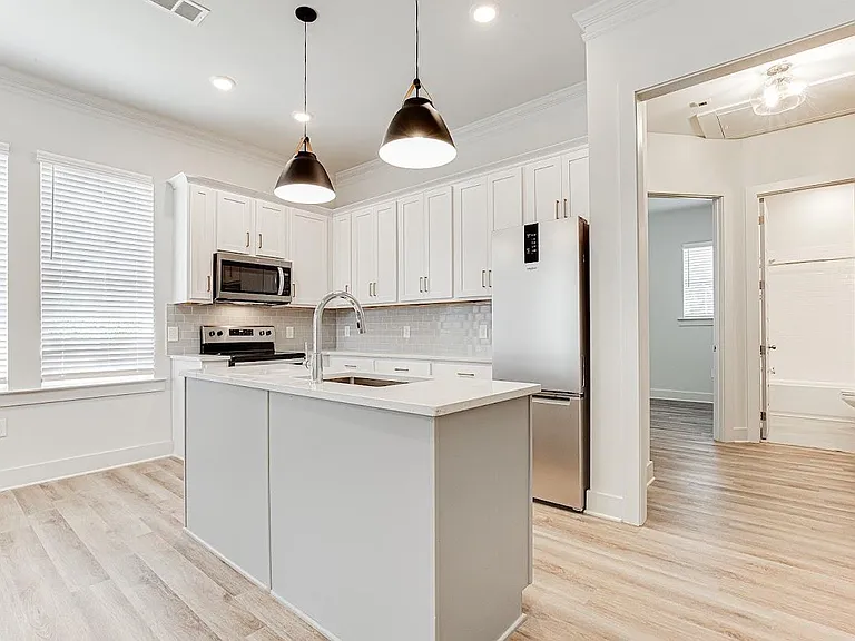 One Athens - 610 Barnett Shoals Rd — Photo 11