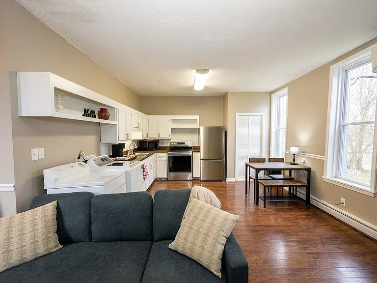 211 E Main St #B — Photo 14