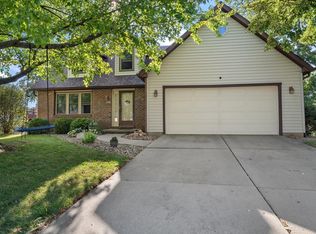 1206 Kim Dr, Bloomington, IL