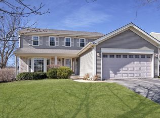 906 High Ridge Pass, Carol Stream, IL 60188