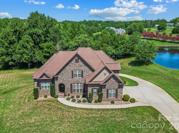 5895 Bakers Point, Hickory, NC 28602