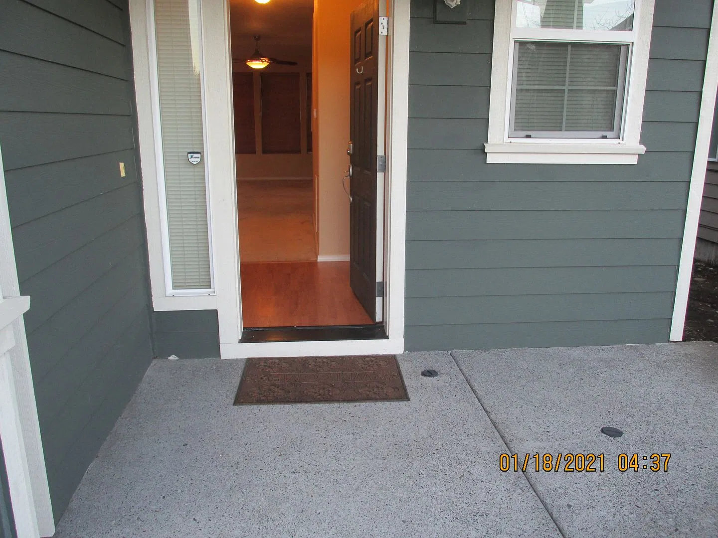 4 Br 2.5 bth + Loft! Large Rooms, 2 car- garage, Neighborhood Park ! Fenced backyard — Photo 2