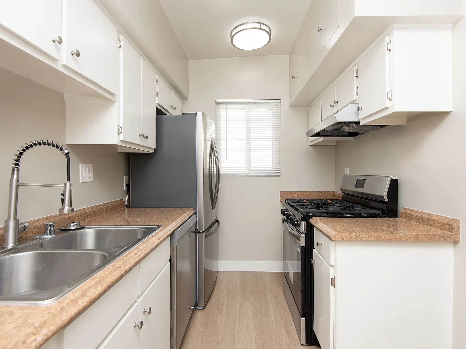 1 bed, 570 sqft, $2,195 — Photo 3
