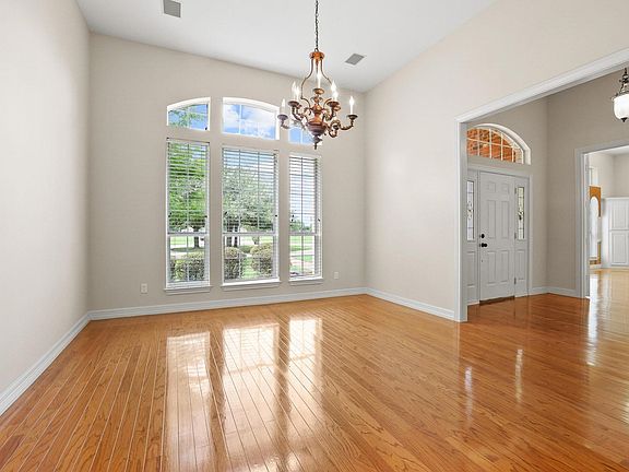 5th image of 3140 Farm Road 195