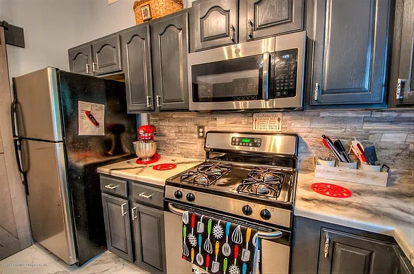 Sold by REMAX Elite | media 11