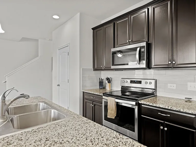 13005 Foreston Dr — Photo 37