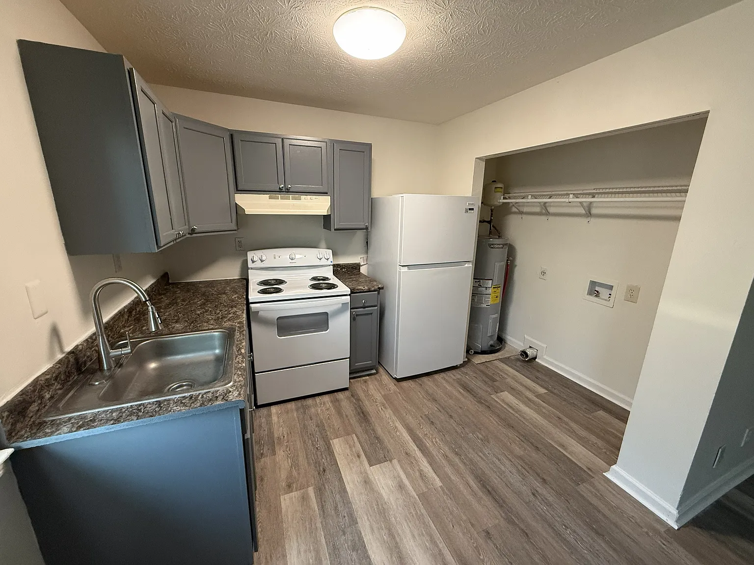 2 bed, 800 sqft, $895 — Photo 4