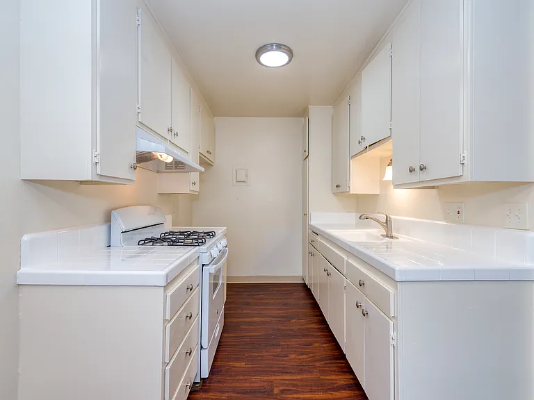 Southwinds Apartments — Photo 7