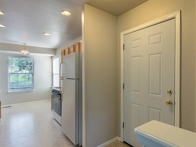 56 Vale Cir — Photo 6