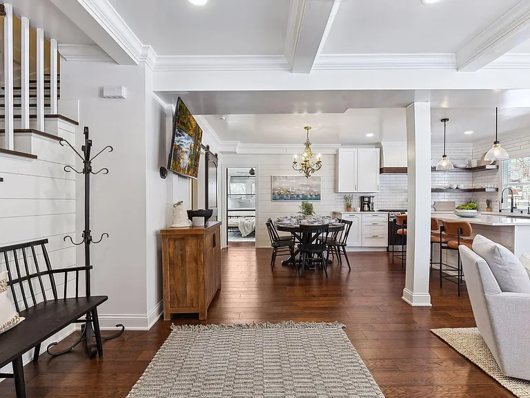 Bayview Pl — Photo 16