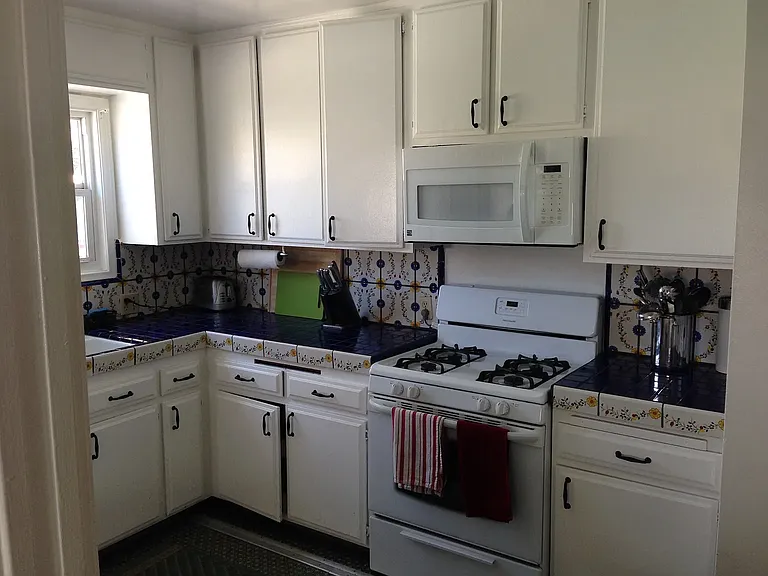 2328 Amherst Ave — Photo 7