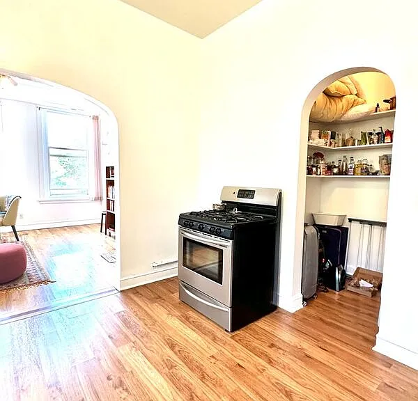 2000 S May St #2F — Photo 3