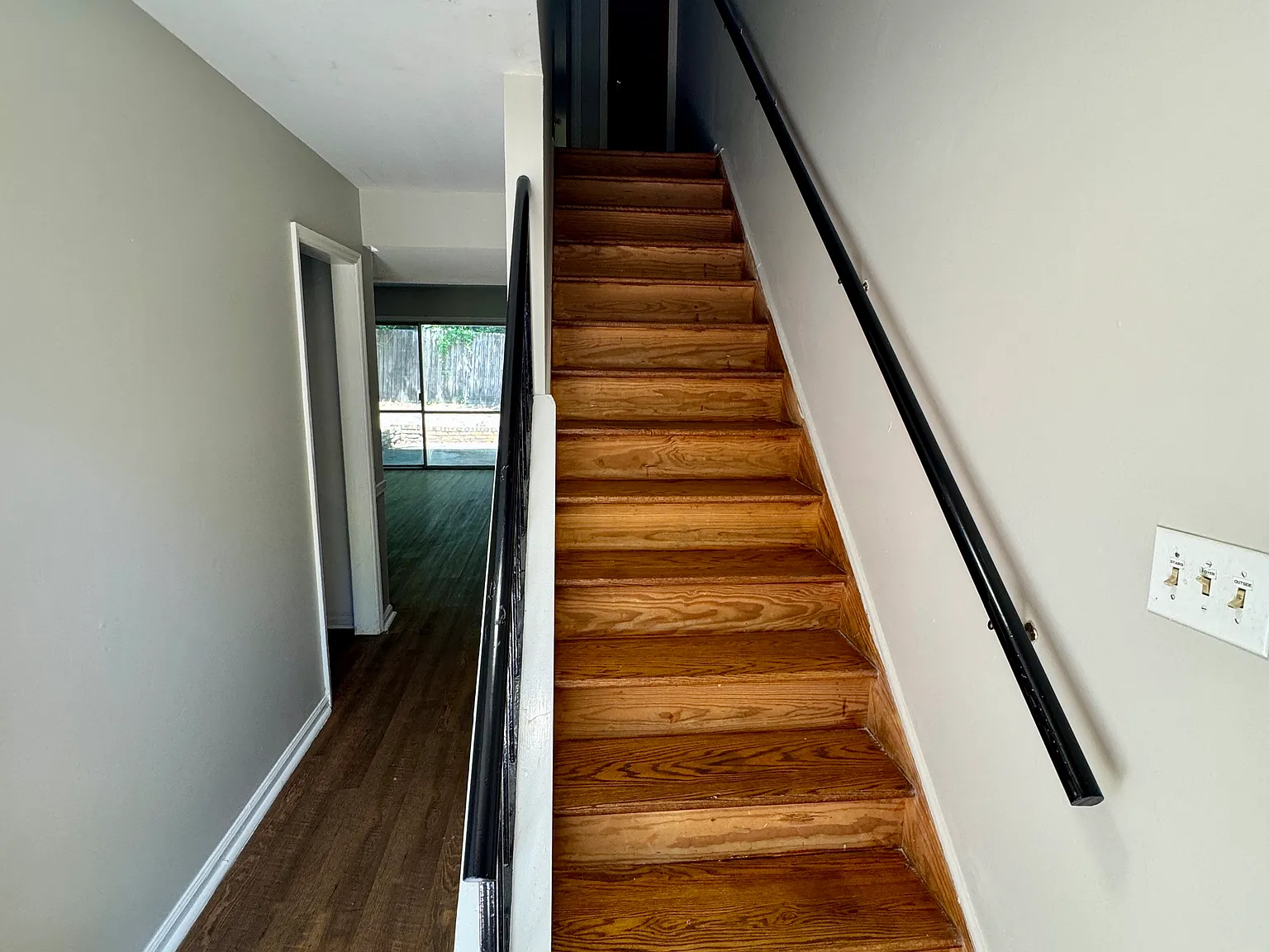 2 bed, 1.5 bath, 1100 sqft, $1,200 — Photo 2