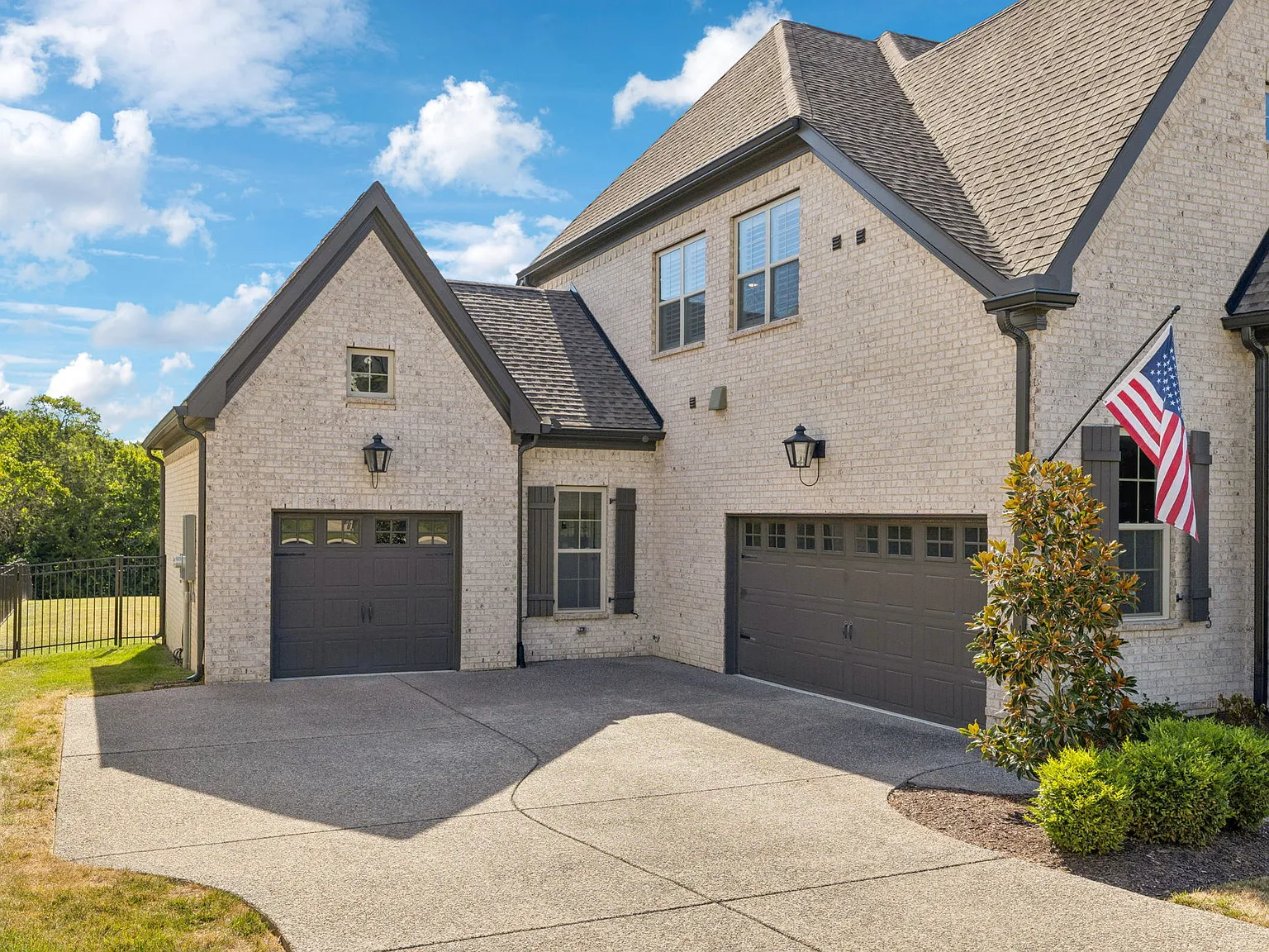 4 bed, 5.5 bath, 5525 sqft, $12,000 — Photo 4