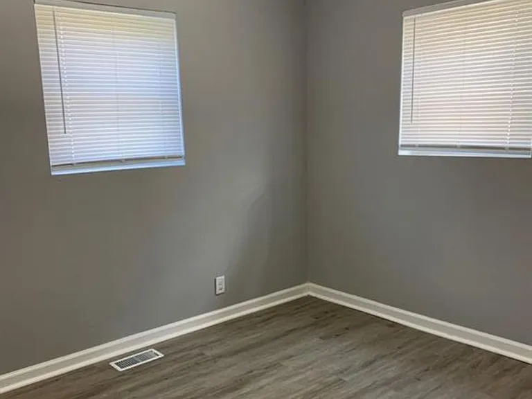 1524 E Legrande Ave — Photo 10
