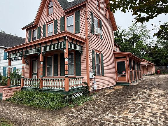 2nd image of 9 NE 4th St