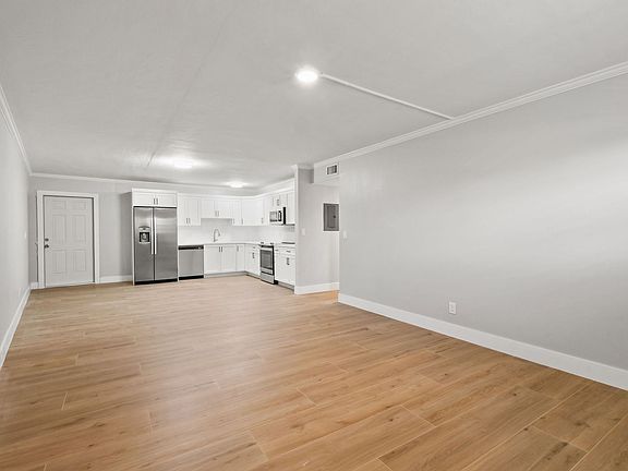 4th image of 318-324 Southwind Dr #15