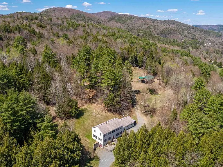 1350 Barker Rd — Photo 26