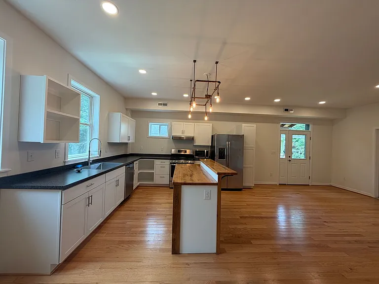 1500 Meridian St — Photo 14