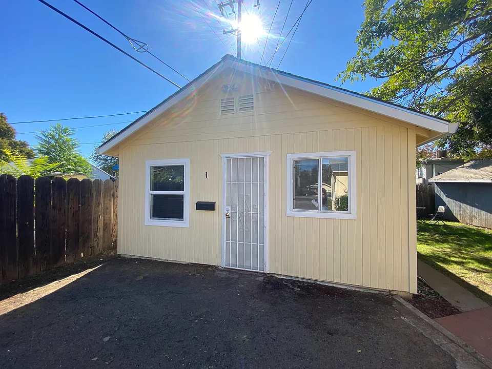 669 E 3rd Ave #1